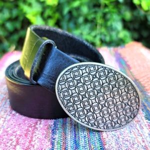 black Fossil belt with detailed buckle